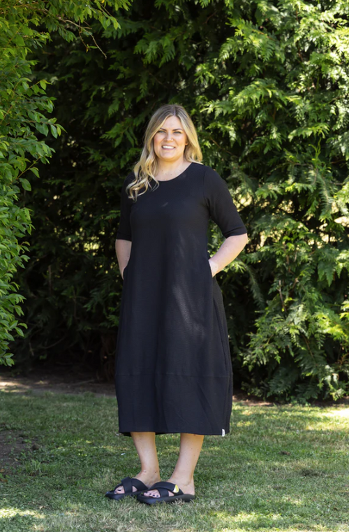 Jellicoe - FUNNEL Honeycomb Black Dress 25-131